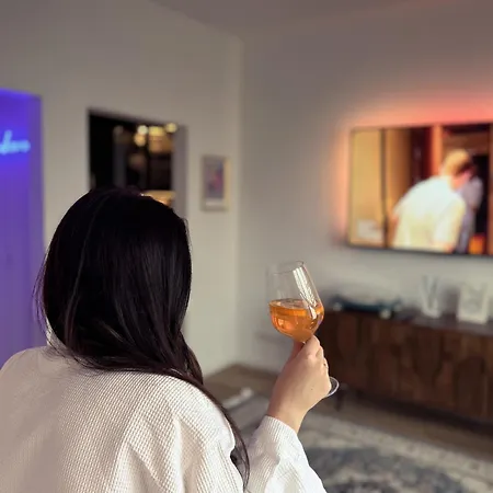Cuxheaven - Modernes Studio-apartment Direkt Am Mit 65 Zoll Tv Und Tiefgarage In Duhnen *